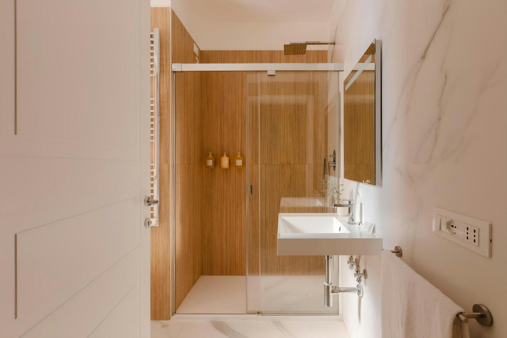 Sonder By Marriott Bonvoy Antinoo Apartments Piazza Del Parlamento Rome Exterior photo